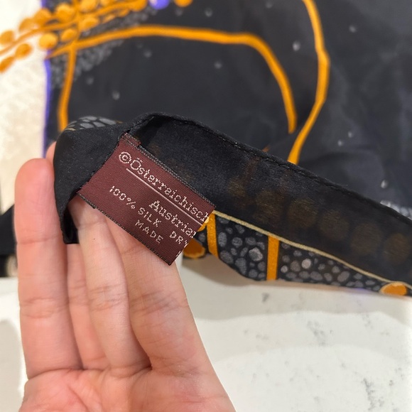 Elegant Multicolor Abstract Scarf - Picture 3 of 5